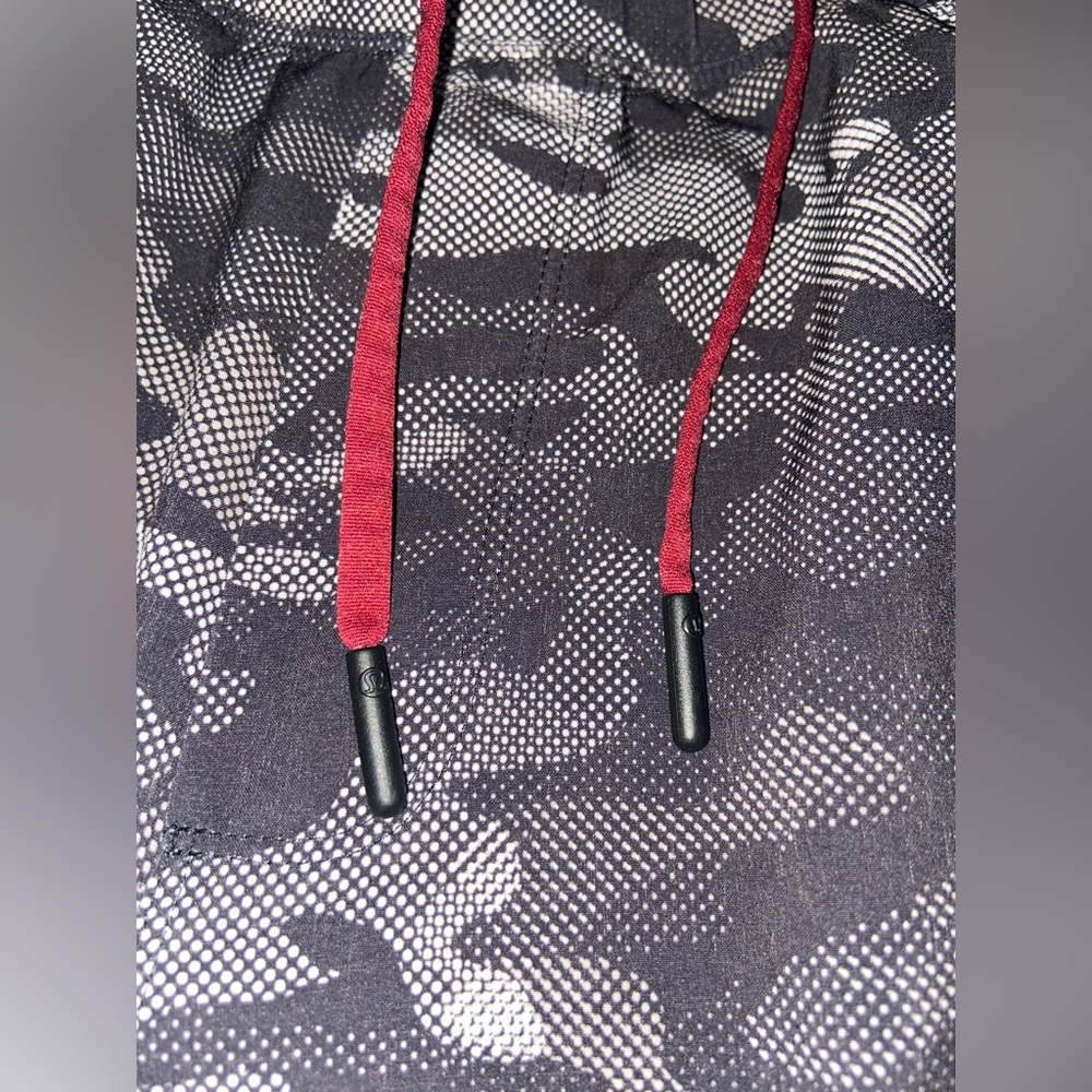 lululemon athletica Camo Print Athletic Shorts - Picture 4 of 6